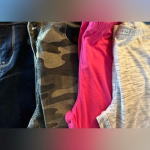 4 Pairs of Girls Size Large (10-12) Leggings